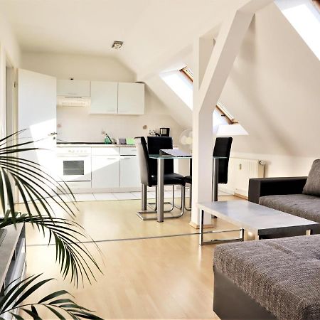 Kuschelige Dachgeschosswohnung Am Clarapark لبسيا المظهر الخارجي الصورة